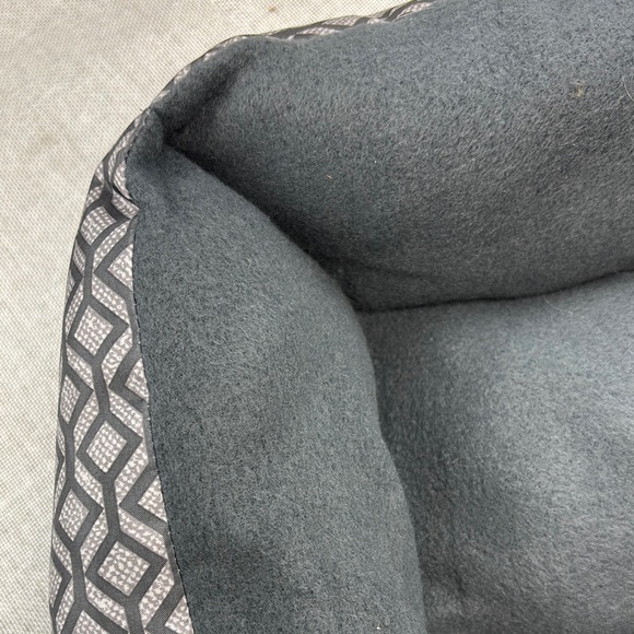 Stylish Gray Pet Small Bed with Geometric Design - Picture 6 of 13